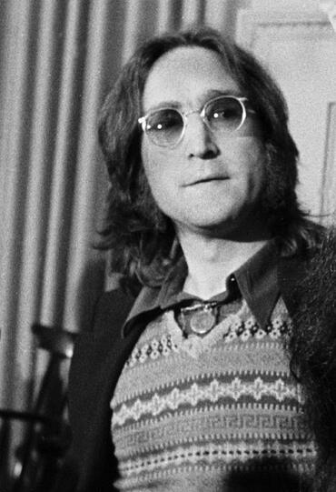 John Lennon bei einer Pressekonferent im April 1973 in New York.