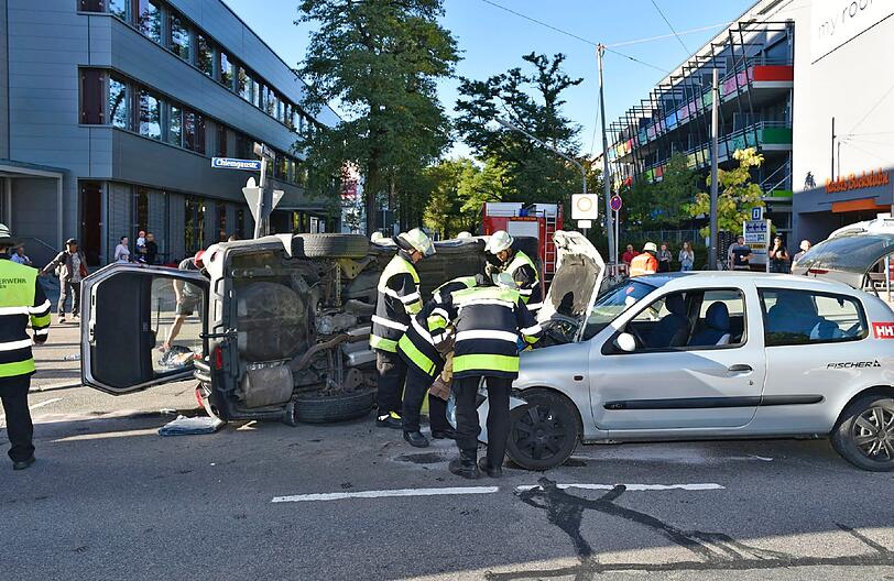 Beim zweiten Unfall kurze Zeit darauf konnten sich die Insassen selbstständig befreien.
