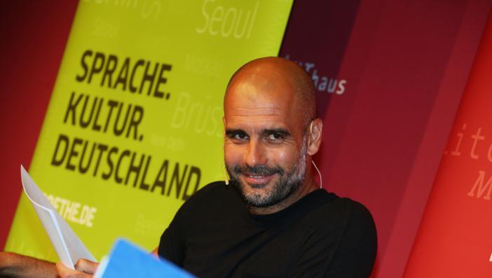 Pep, der Poet: Guardiola trägt Gedichte des katalanischen Lyrikers Miquel Martí i Pol vor. Pep, der Poet: Guardiola trägt Gedichte des katalanischen Lyrikers Miquel Martí i Pol vor.
