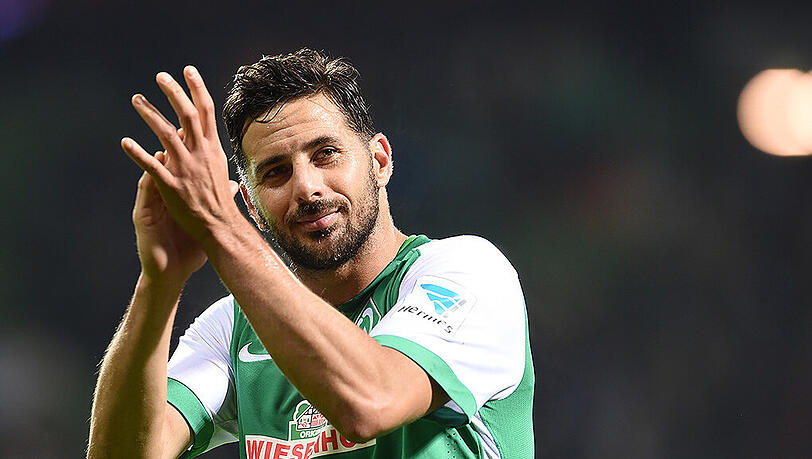 Er verkörpert die Hoffnung von Werder Bremen im Abstiegskampf: Claudio Pizarro. Er verkörpert die Hoffnung von Werder Bremen im Abstiegskampf: Claudio Pizarro.