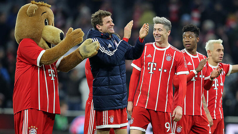 Gelungenes Comeback: Thomas Müller (M.) ist nach seiner langen Verletzungspause gleich wieder ein entscheidender Faktor für den Bayern-Sieg gegen Hannover 96. Gelungenes Comeback: Thomas Müller (M.) ist nach seiner langen Verletzungspause gleich wieder ein entscheidender Faktor für den Bayern-Sieg gegen Hannover 96.