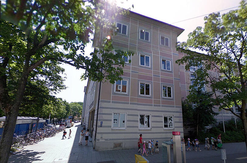 In die Jahre gekommen: das Schulhaus in der Au.