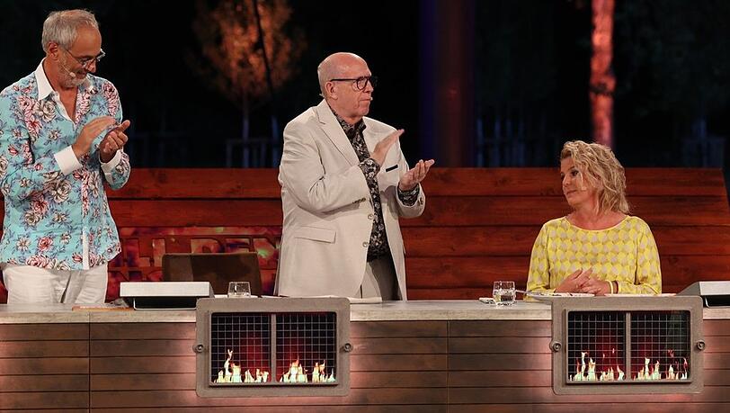 Mirja Boes (r.) bekommt bei "Grill den Henssler" Standing Ovations. Mirja Boes (r.) bekommt bei "Grill den Henssler" Standing Ovations.