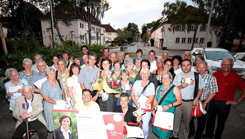Im Kreis der Penzberger Genossen nach der Wahl zur Bürgermeister-Kandidatin. Im Kreis der Penzberger Genossen nach der Wahl zur Bürgermeister-Kandidatin.