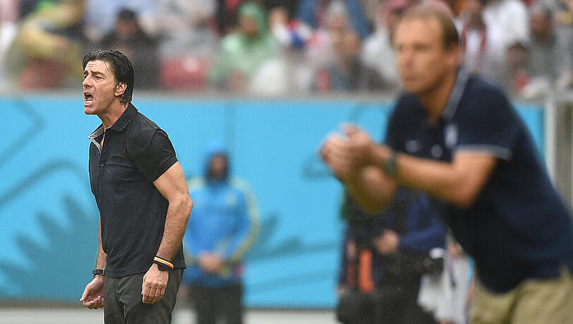 Es war das Duell der Freunde - und beide schafften es ins Achtelfinale der WM: Jogi Löw (l.) und Jürgen Klinsmann. Es war das Duell der Freunde - und beide schafften es ins Achtelfinale der WM: Jogi Löw (l.) und Jürgen Klinsmann.