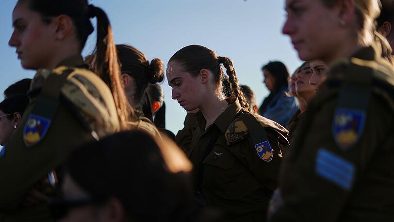 Israel erinnert an das Massaker am 7. Oktober 2023 und gedenkt der Opfer - hier in der Nähe des Kibbuz Nachal Oz im Süden Israels. Israel erinnert an das Massaker am 7. Oktober 2023 und gedenkt der Opfer - hier in der Nähe des Kibbuz Nachal Oz im Süden Israels.