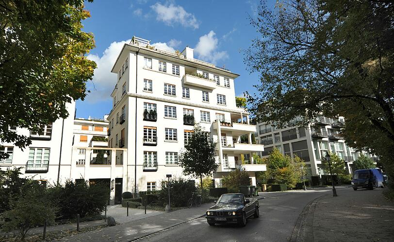 Sophienstraße: 11.500 Euro/m2 Direkt am Alten Botanischen Garten, unweit des Hauptbahnhofs, in der Maxvorstadt gelegen: Die Neubauten verdanken ihre Preise (bis 11.500 Euro pro Quadratmeter) der Lage und Ausstattung. Mieter müssen hier besonders tief in die Tasche greifen: bis zu 25 Euro kostet der Quadratmeter.
