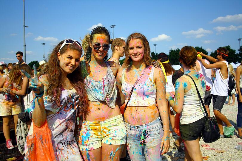 Bunter geht nicht: Das Holi One Color Festival in Riem. Die Bilder.
