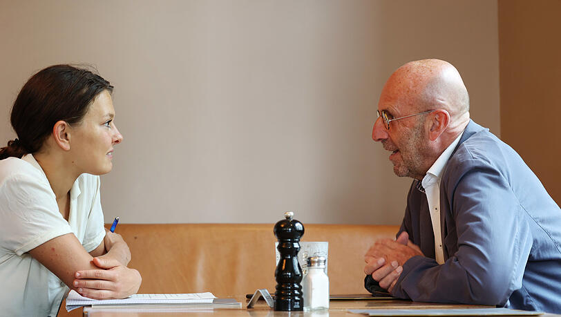 Raab beim Interview mit AZ-Rathausreporterin Christina Hertel. Raab beim Interview mit AZ-Rathausreporterin Christina Hertel.