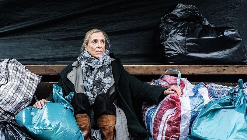 Die Schauspielerin Ute Fiedler als Mutter Courage in der Inszenierung von Stefan Leibold am Staatstheater Augsburg. Die Schauspielerin Ute Fiedler als Mutter Courage in der Inszenierung von Stefan Leibold am Staatstheater Augsburg.