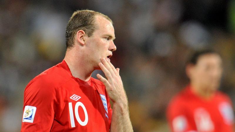 Wayne Rooney ist nach der Niederlage gegen Deutschland niedergeschlagen. Wayne Rooney ist nach der Niederlage gegen Deutschland niedergeschlagen.