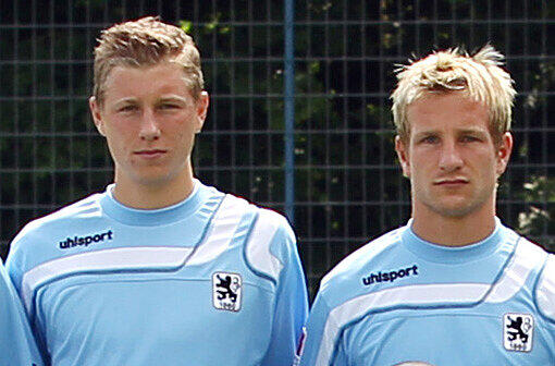 Das offizielle Mannschaftsfoto des TSV 1860: Wer lächelt - wer schaut grimmig? Die Löwen zum Durchklicken!