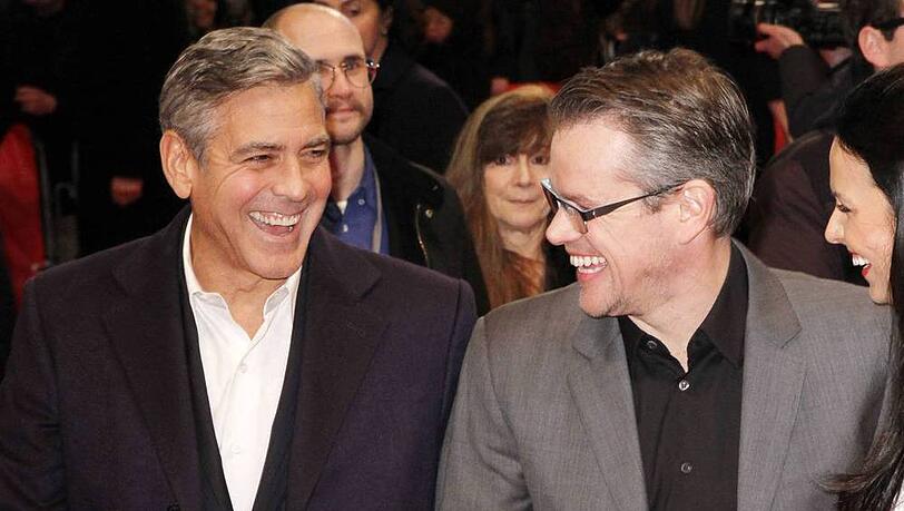 George Clooney und Matt Damon bei der Premiere ihres gemeinsamen Films "The Monuments Men" auf der Berlinale 2014 George Clooney und Matt Damon bei der Premiere ihres gemeinsamen Films "The Monuments Men" auf der Berlinale 2014