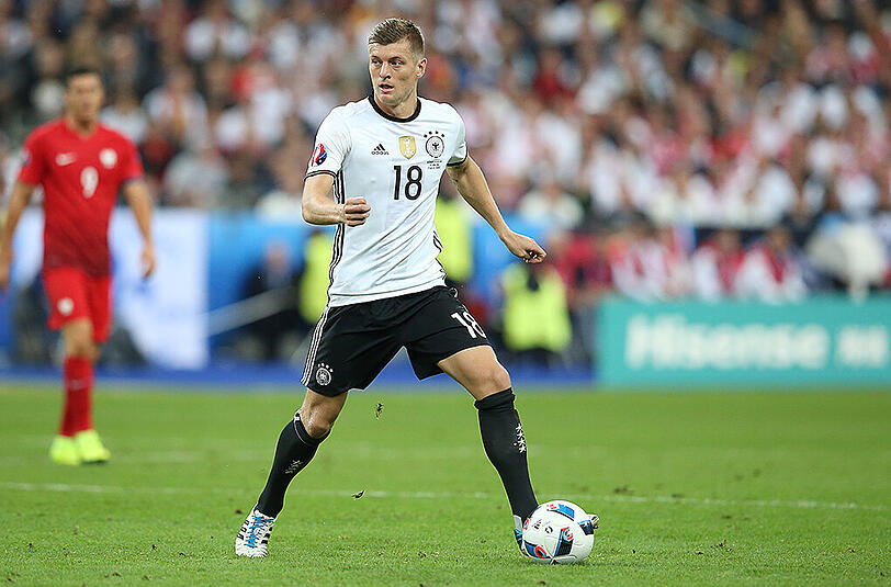 Er stellte einen neuen Packing-Rekord: In der Partie gegen die Ukraine überspielte Toni Kroos 112 Gegner.