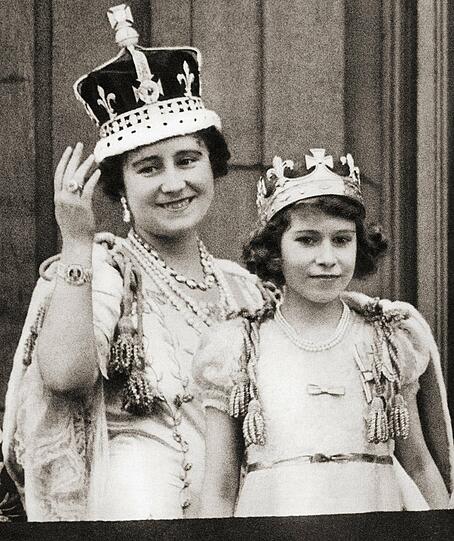 1936: Die junge Prinzessin Elizabeth mit ihrer Mutter, Königin Elizabeth.