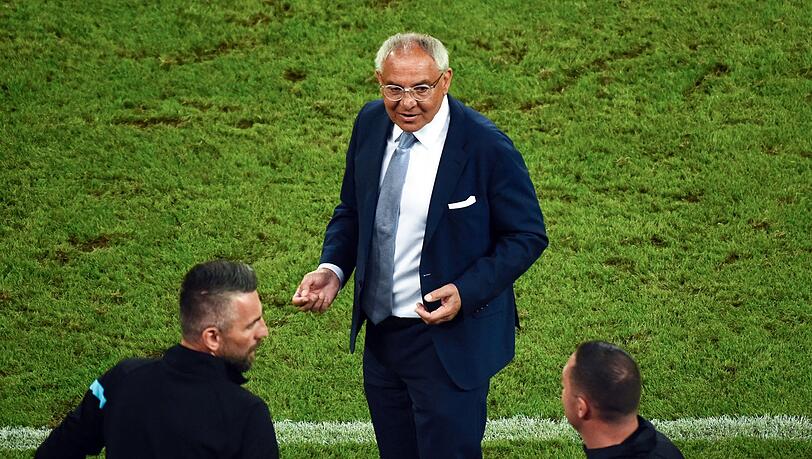 Schaffte mit Hertha BSC noch den Klassenerhalt: Trainer Felix Magath (M.).