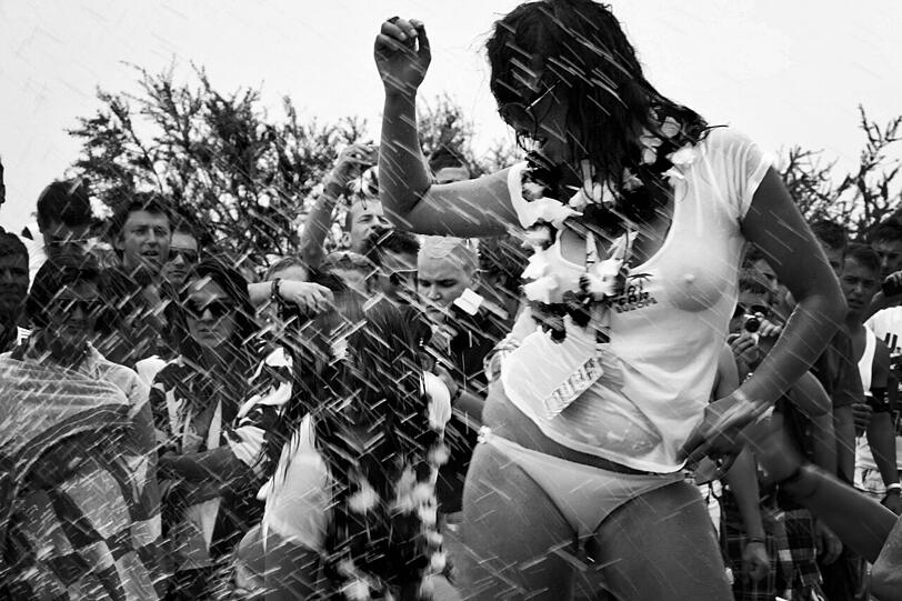 Ganz im Gegenteil: Wet-T-Shirt-Sessions gehören ebenso zu den Spielchen, wie...