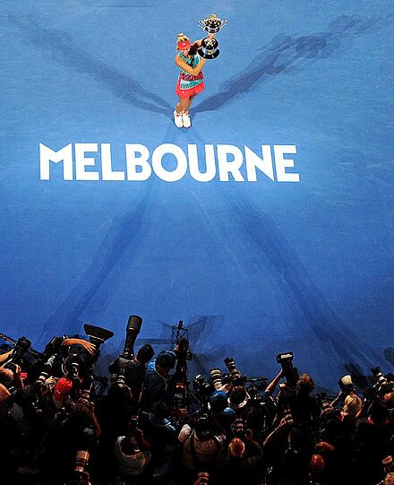 "Ich bin ein Grand-Slam-Champion, das klingt so verrückt", sagte Angelique Kerber nach dem 6:4, 3:6, 6:4 im Finale der Australian Open gegen Titelverteidigerin Serena Williams (USA). Die Bilder des Wahnsinns-Finale...