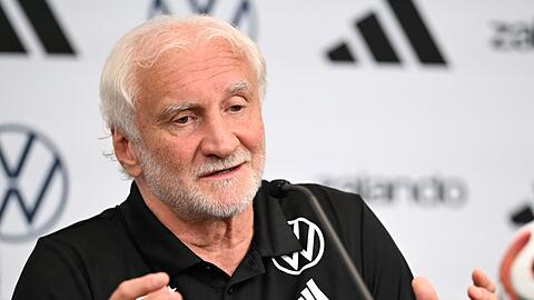 Voller Fokus auf Paraguay: Rudi V&ouml;ller.