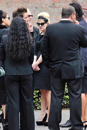 Unter den Trauernden war auch Kelly Osbourne.