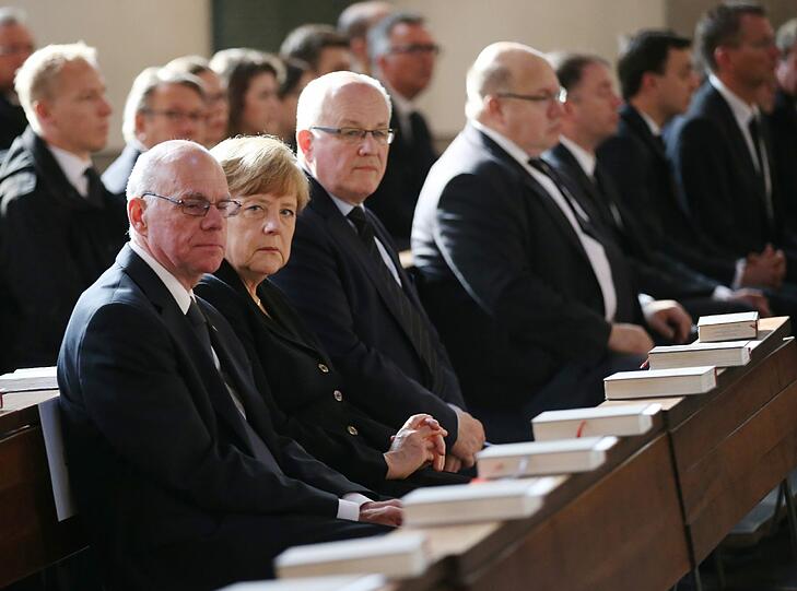Die Politik nimmt Abschied von Philipp Mißfelder. Bilder der Totenmesse.