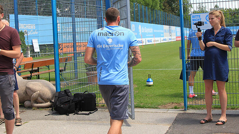 Gleich mittendrin: "Neuzugang" Sascha Mölders beim Training am Freitagnachmittag.