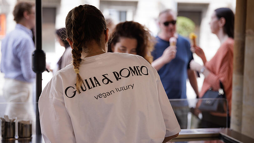 Veganes Eis auf der Nobelmeile: Das Münchner Label Giulia & Romeo hat einen Pop-Up-Stand eröffnet.
