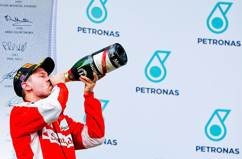 Sebastian Vettel könnte für die Silberpfeil-Piloten ein echter Herausforderer werden.
