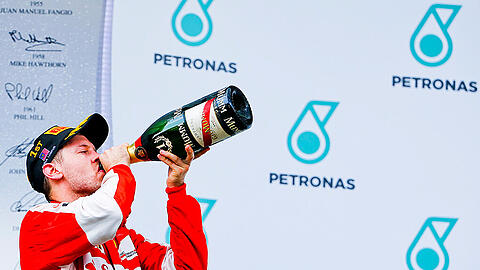 Sebastian Vettel könnte für die Silberpfeil-Piloten ein echter Herausforderer werden.