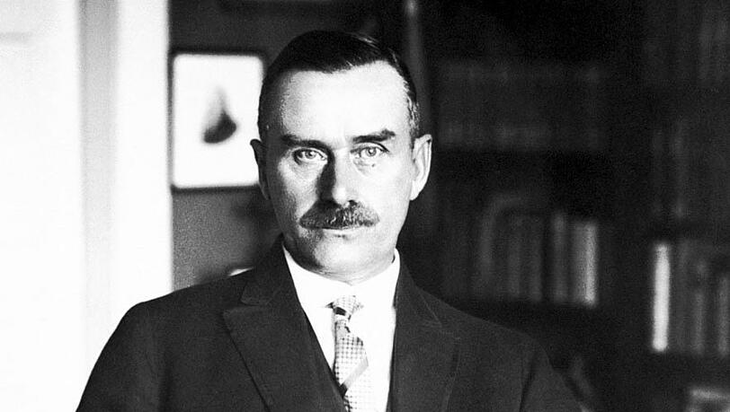 Das Archivfoto aus dem Jahr 1926 zeigt den Literaturnobelpreisträger Thomas Mann (1875-1955). Der Nobelpreis für Literatur ist bisher dreizehn Mal in den deutschsprachigen Raum gegangen. Das Archivfoto aus dem Jahr 1926 zeigt den Literaturnobelpreisträger Thomas Mann (1875-1955). Der Nobelpreis für Literatur ist bisher dreizehn Mal in den deutschsprachigen Raum gegangen.