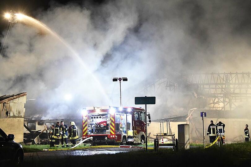 Bei dem Brand in Edling wurde der komplette Bauernhof ein Raub der Flammen.