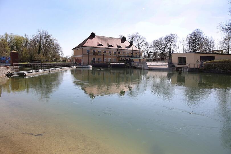 Hier endet die Isartalstraße - am Isarwerk 3 an der Isar.