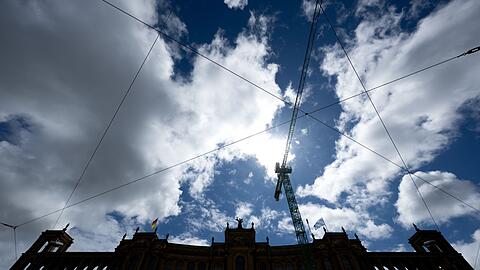 Am Samstagnachmittag sollen von Westen Wolken heranziehen. (Symbolbild)