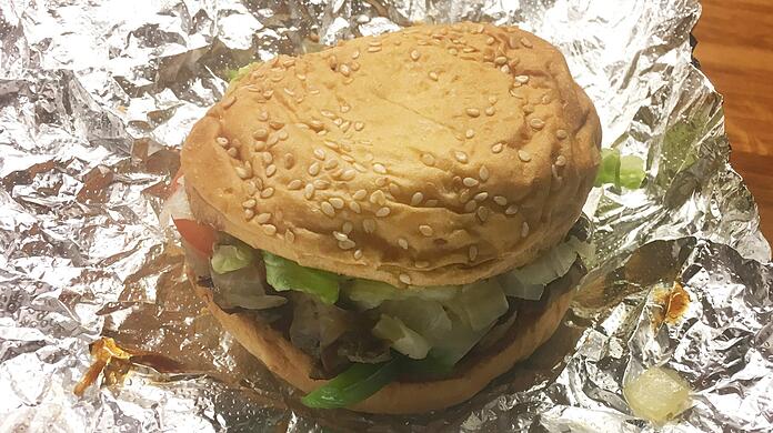 Das Veggie Sandwich von Five Guys mit viel Gemüse aber leider wenig Geschmack.