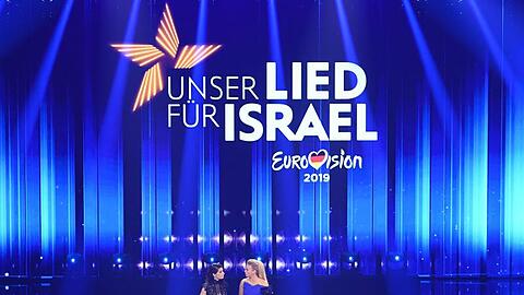 Barbara Schöneberger und Linda Zervakis (l) moderierten den Vorentscheid für den Eurovision Song Contest "Unser Lied für Israel". Die Sendung verfolgten 2,84 Zuschauer.