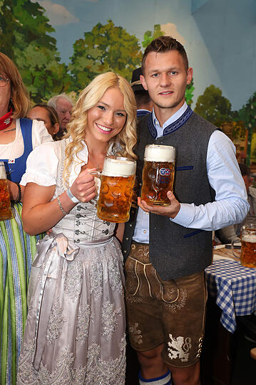 Die Löwen beim traditionellen Wiesn-Besuch im "Himmel der Bayern", dem Hacker-Pschorr-Festzelt.