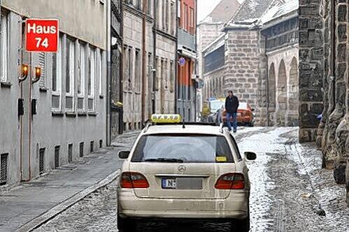 Taxi-Fahrer kassieren für Kunden, die sie im Rotlichtviertel abliefern, eine 40 Euro-Prämie.