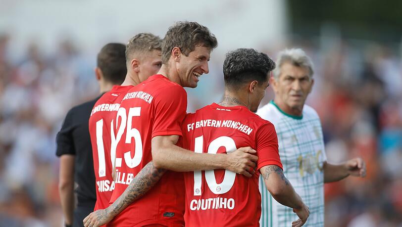 Konkurrenten im offensiven Mittelfeld: Thomas Müller (l.) und der brasilianische Neuzugang Philippe Coutinho. Konkurrenten im offensiven Mittelfeld: Thomas Müller (l.) und der brasilianische Neuzugang Philippe Coutinho.