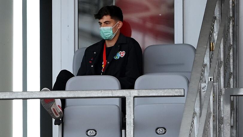 Bei der 2:4-Niederlage seines Teams daheim gegen den FC Bayern saß Leverkusens Mittelfeld-Motor Kai Havertz verletzt auf der Tribüne. Bei der 2:4-Niederlage seines Teams daheim gegen den FC Bayern saß Leverkusens Mittelfeld-Motor Kai Havertz verletzt auf der Tribüne.