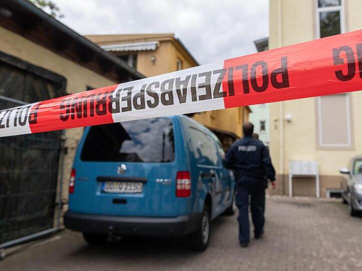 Gegen den Vater, den mutmaßlichen Täter, ist inzwischen Haftbefehl erlassen worden.