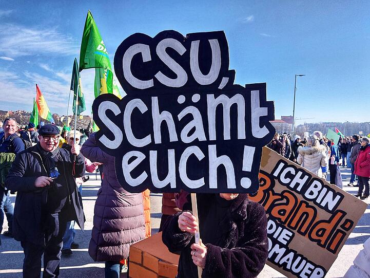 Auch die CSU bekommt ihr Fett weg.