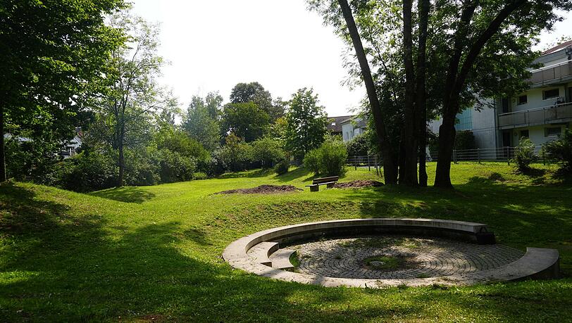 Eine kleine grüne Oase wurde in zweiter Reihe an der Truderinger Straße geschaffen. Eine kleine grüne Oase wurde in zweiter Reihe an der Truderinger Straße geschaffen.