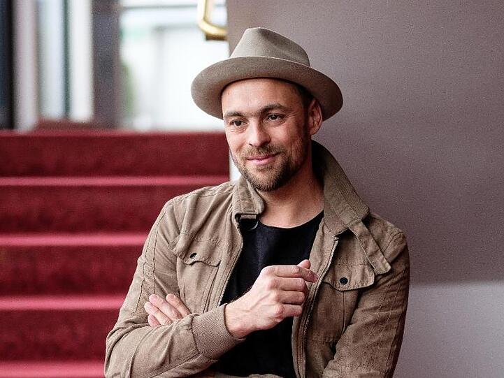 Max Mutzke schaut zwar nicht den ESC, ist ihm aber dennoch dankbar.
