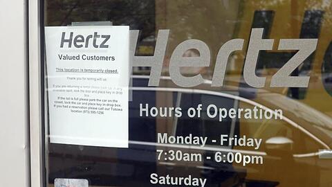 Hertz ist einer der größten Leihwagenfirmen weltweit und vermietet Fahrzeuge unter anderem auch unter den Firmennamen Dollar und Thrifty.