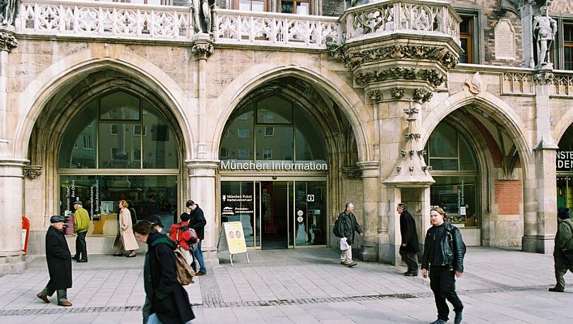 Die Stadt-Information im Neuen Rathaus: Hier gibt es Tickets für städtische Veranstaltungen.