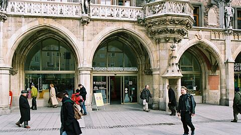Die Stadt-Information im Neuen Rathaus: Hier gibt es Tickets für städtische Veranstaltungen.