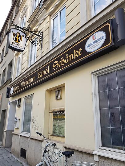 Gerade geschlossen: Kindl-Hotel und Schänke in der Damenstiftstraße.