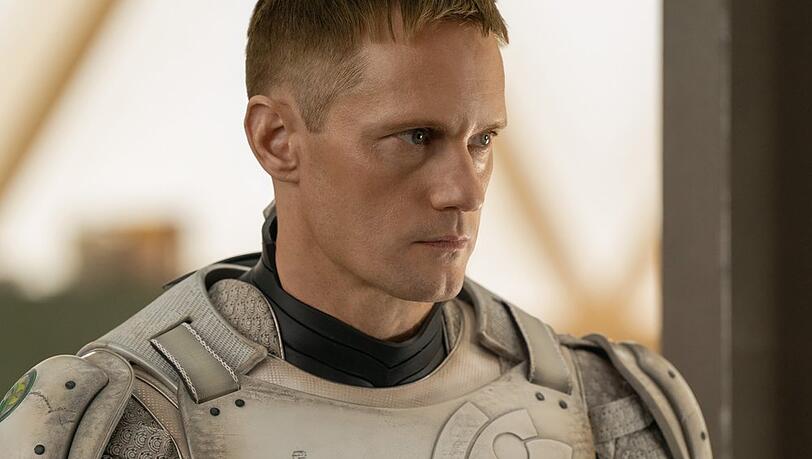 KI auf Abwegen: Alexander Skarsgård in "Murderbot".