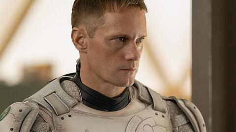 KI auf Abwegen: Alexander Skarsgård in "Murderbot".