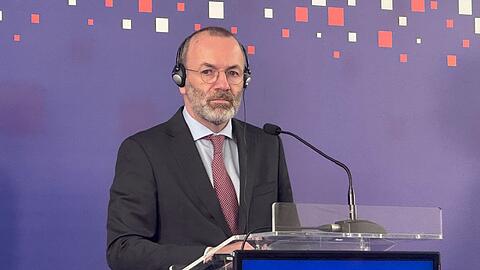 EVP-Chef Weber &auml;u&szlig;ert sich beim Spitzentreffen in Zagreb zu einem sechs Jahre alten Vorschlag aus Frankreich, der jetzt aktueller ist denn je.